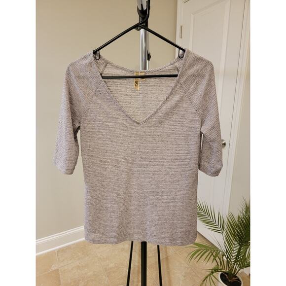 BKE Grey Lightweight 3/4 Sleeve Top - Picture 1 of 4